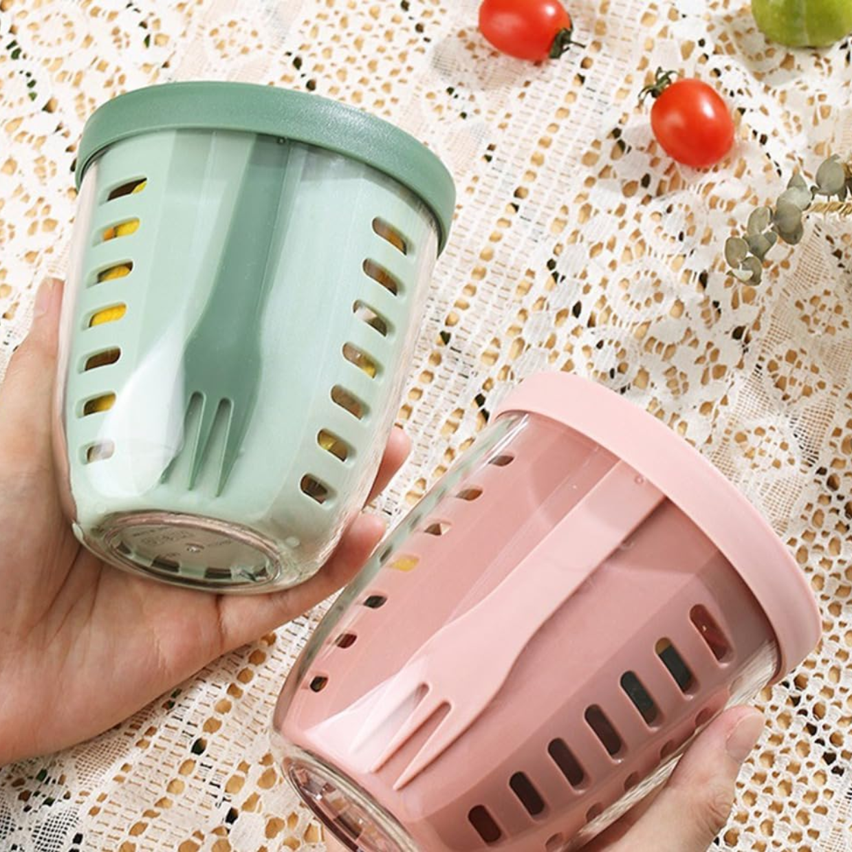 Portable Picnic Party Fruit Salad Storage Cup (with Lid and Fork)