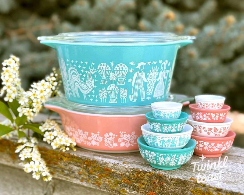Miniature Pyrex-Inspired Mixing Bowls – Stackable Vintage Kitchen Display