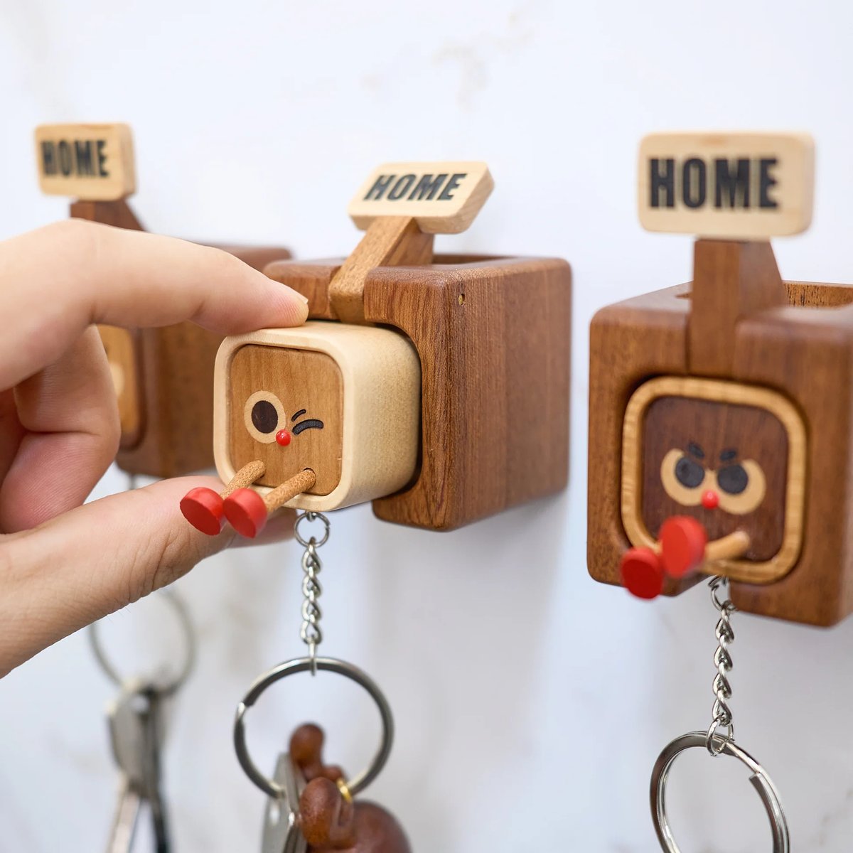 Magnetic Solid Wood Keychain❤️Hand-carved and assembled